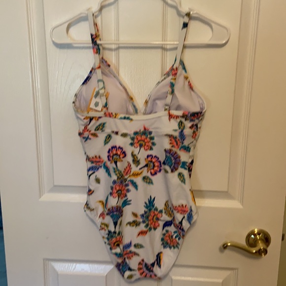 Target Kona Sol Swimsuit - Picture 5 of 6